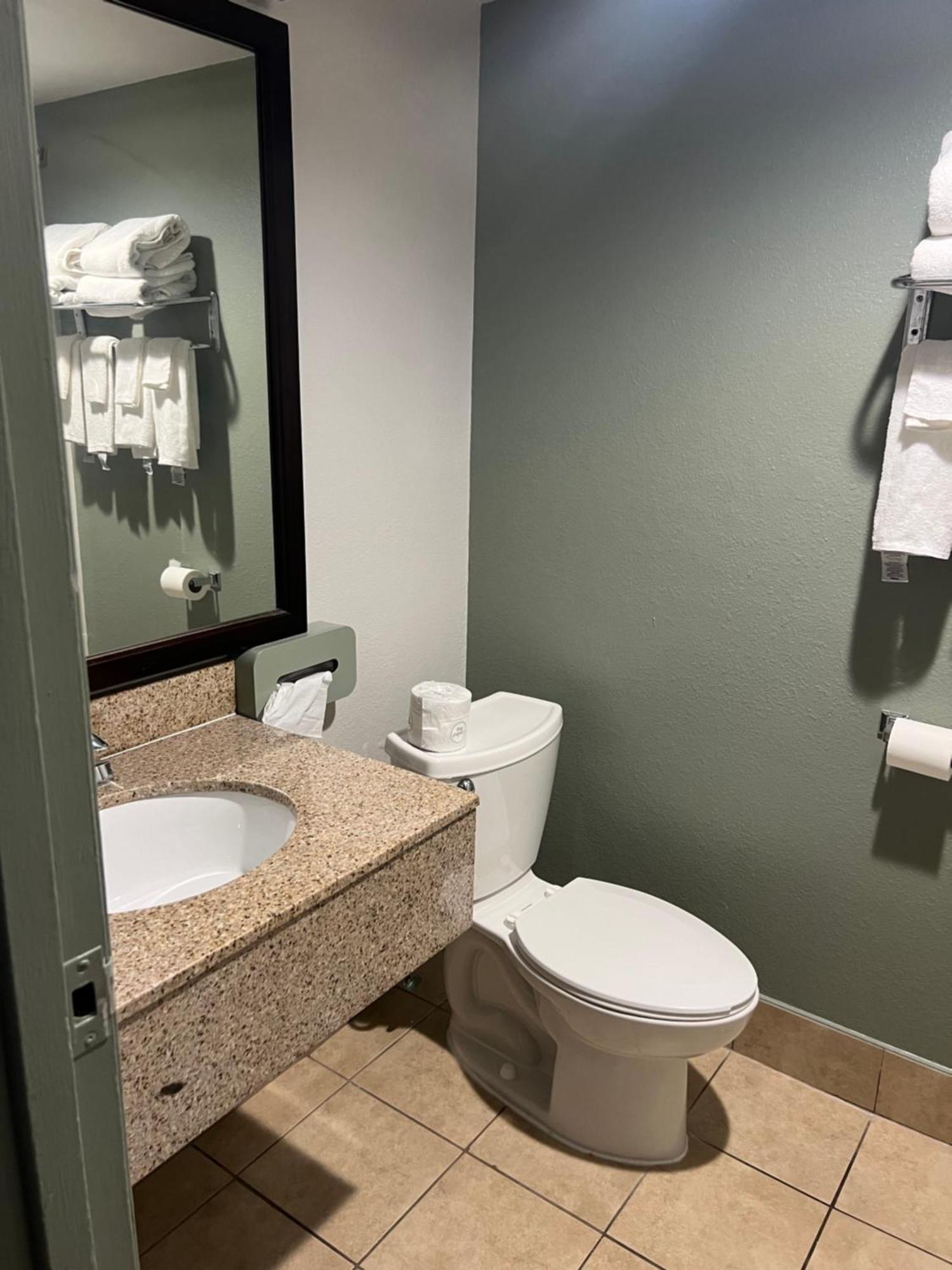 Quality Inn & Suites Cincinnati Exteriör bild