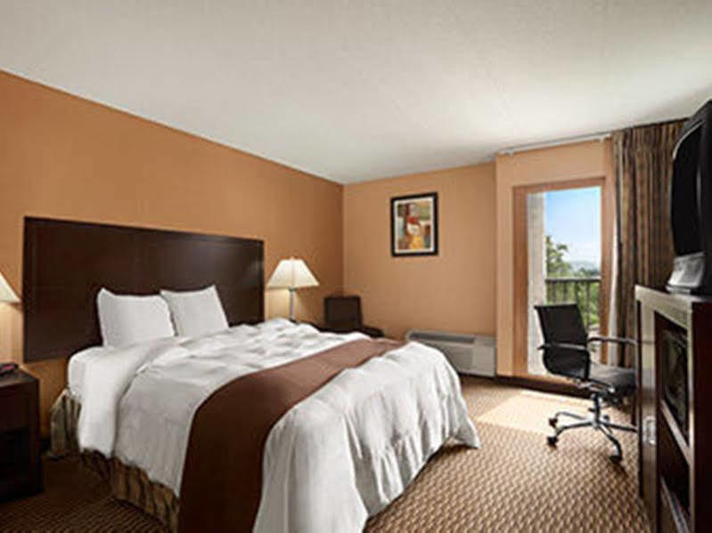 Quality Inn & Suites Cincinnati Exteriör bild