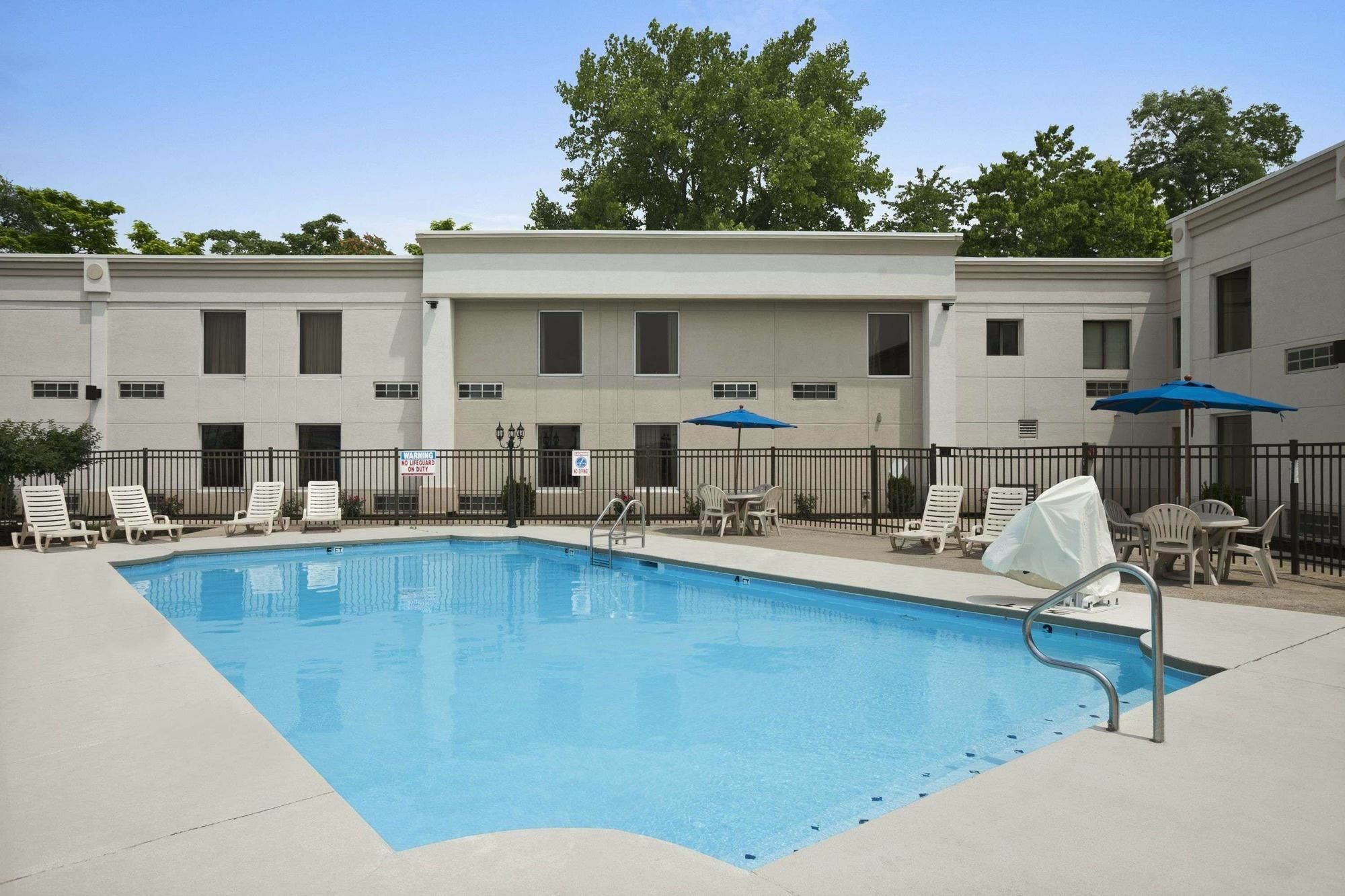 Quality Inn & Suites Cincinnati Exteriör bild