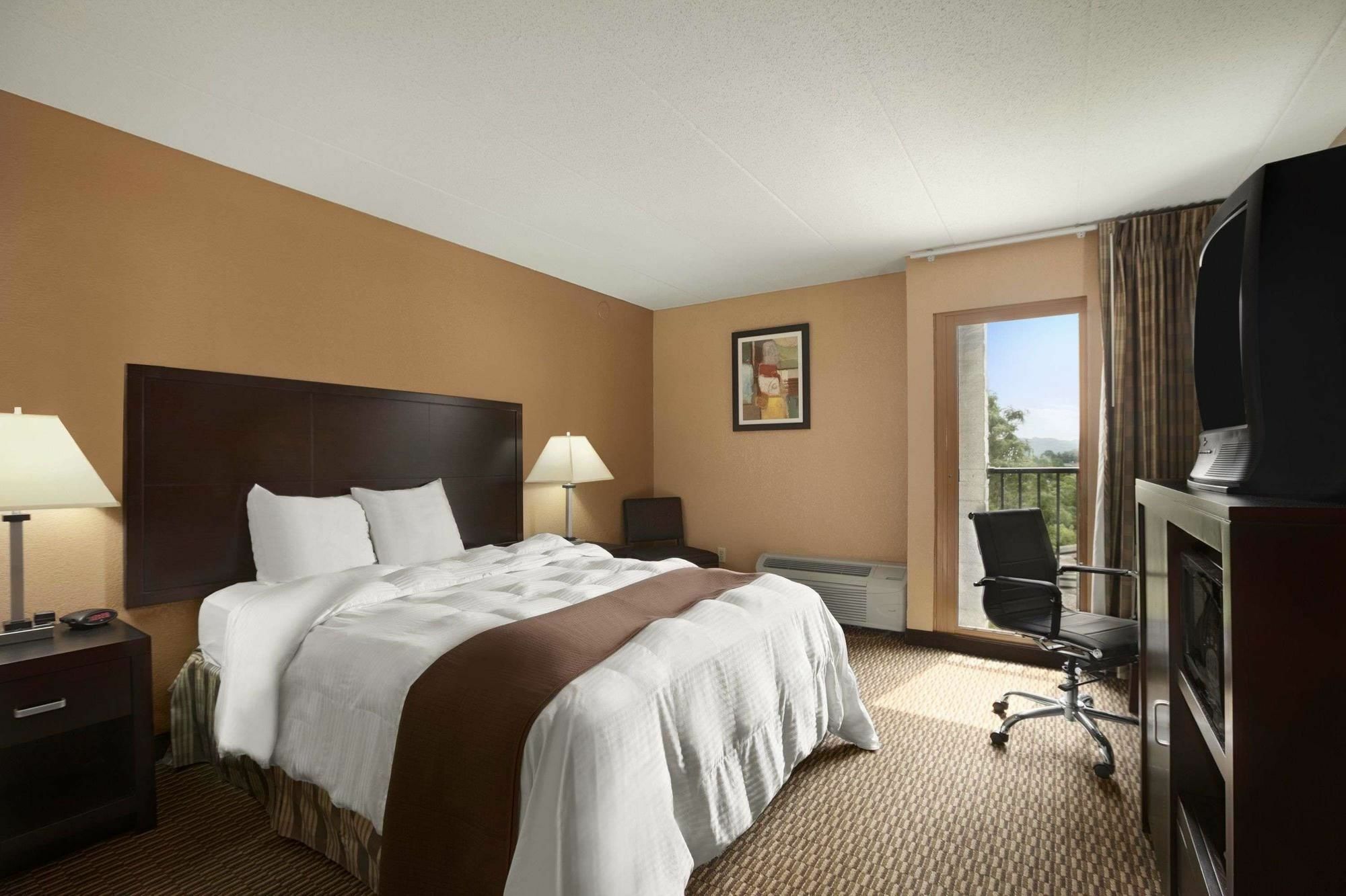 Quality Inn & Suites Cincinnati Exteriör bild